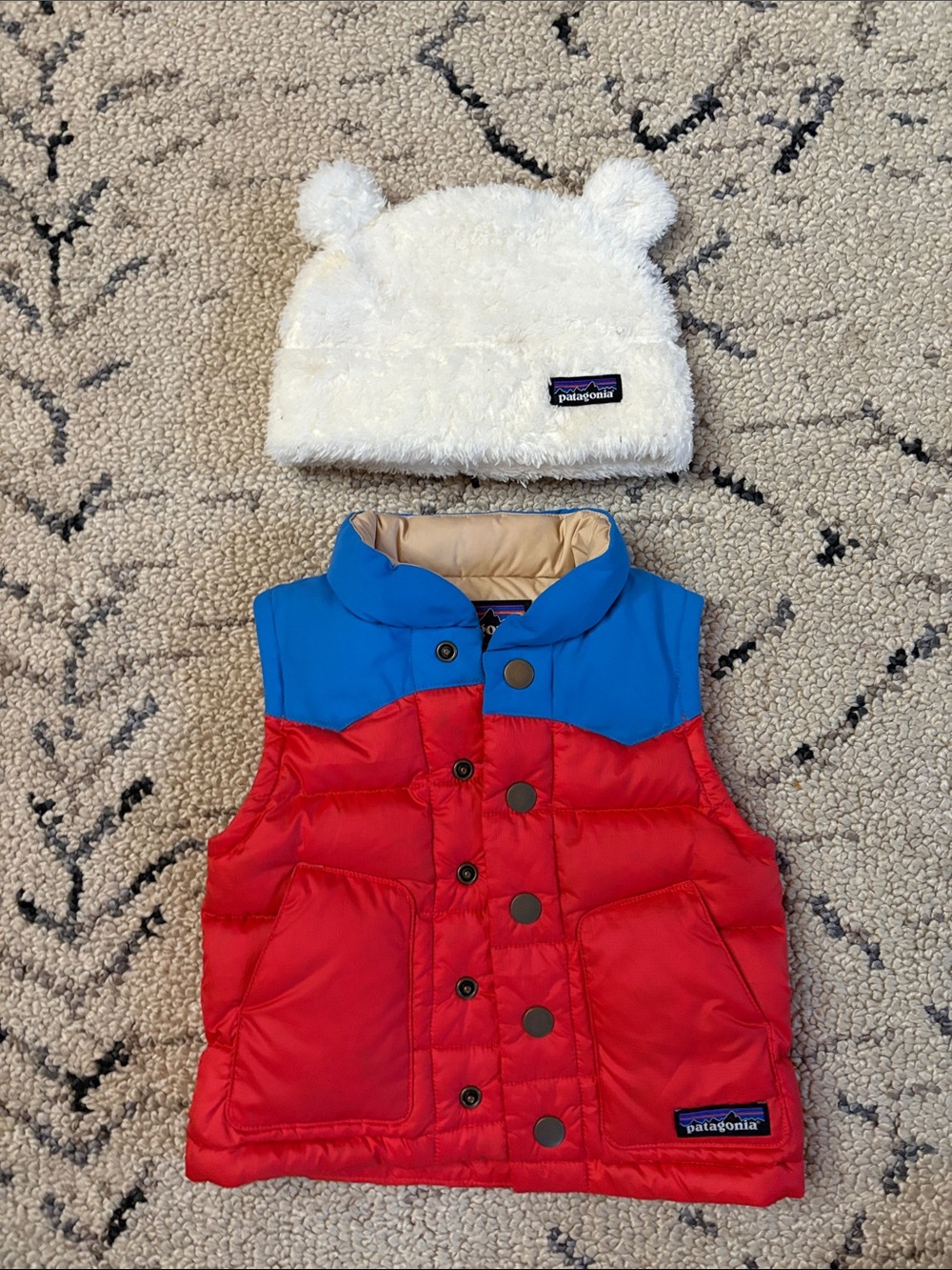 Patagonia Kids Red and Blue Puffer Vest with White Fuzzy Hat 6/12m